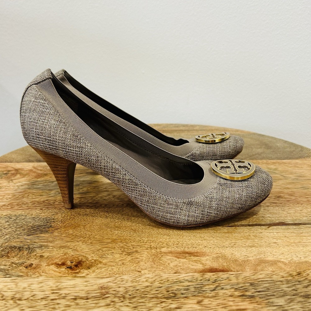 Tory Burch Caroline Kitten pumps in a Metallic Gold neutral beige tweed Size 9 M